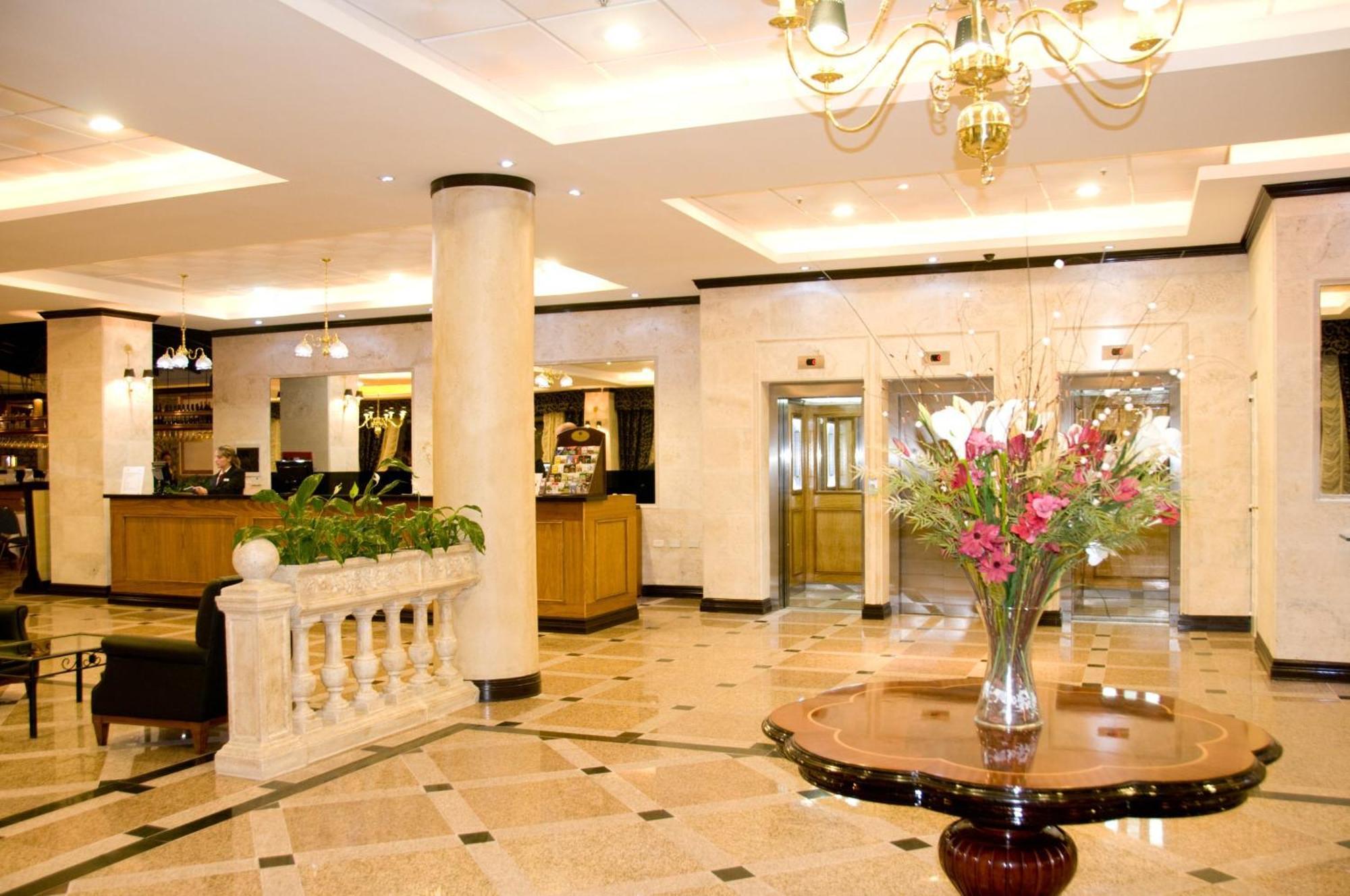 Отель Ramada By Wyndham Buenos Aires Висенте-Лопес Интерьер фото