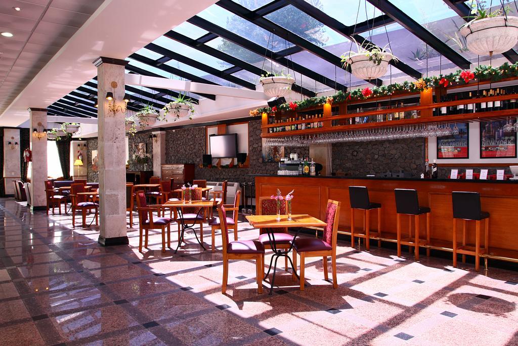 Отель Ramada By Wyndham Buenos Aires Висенте-Лопес Ресторан фото