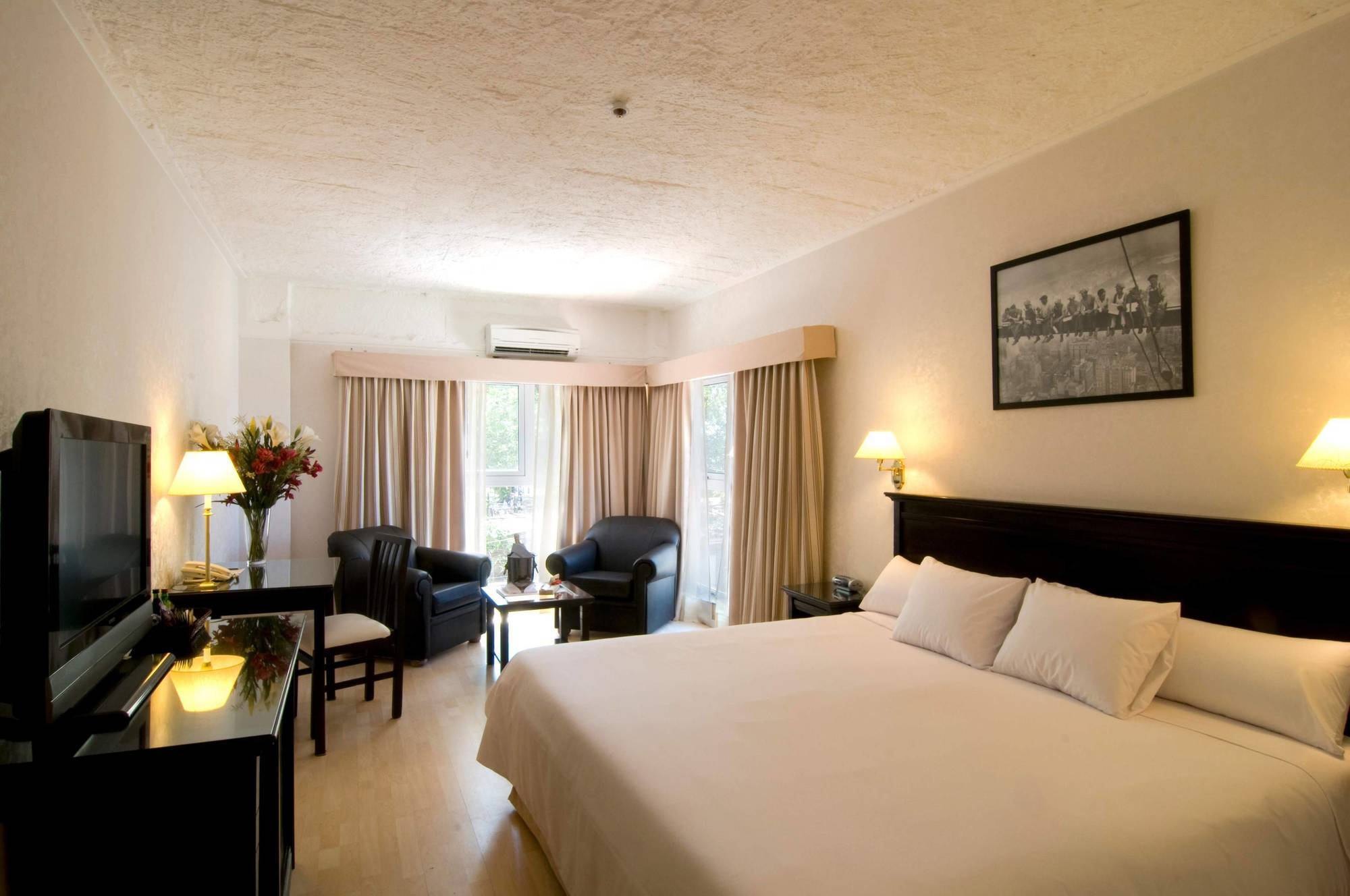 Отель Ramada By Wyndham Buenos Aires Висенте-Лопес Номер фото
