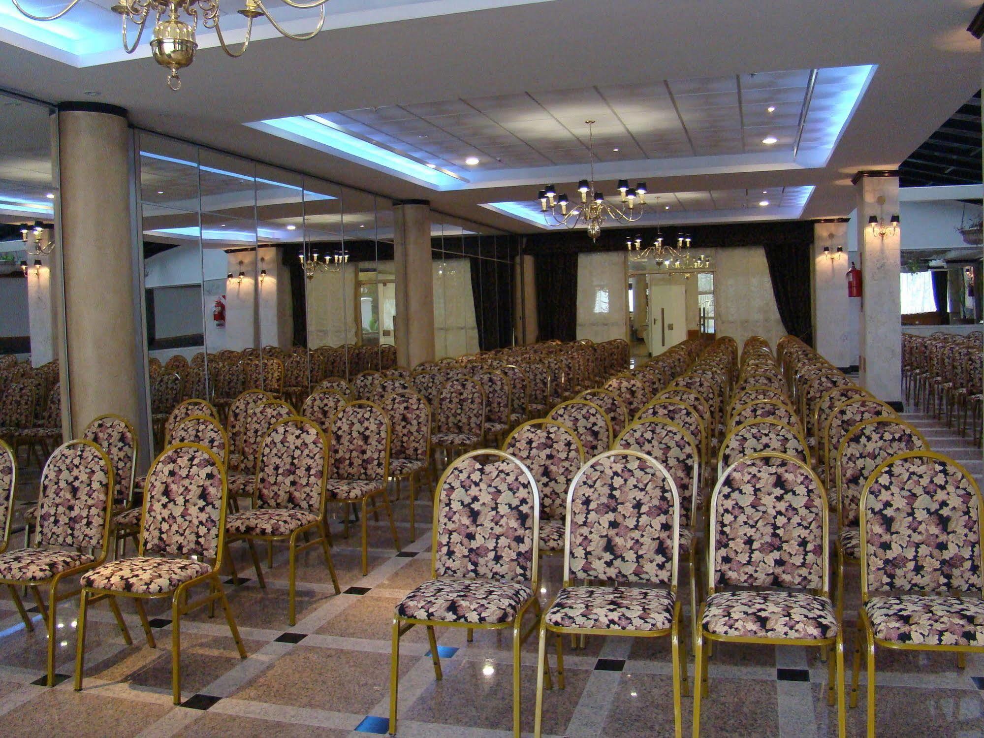 Отель Ramada By Wyndham Buenos Aires Висенте-Лопес Экстерьер фото