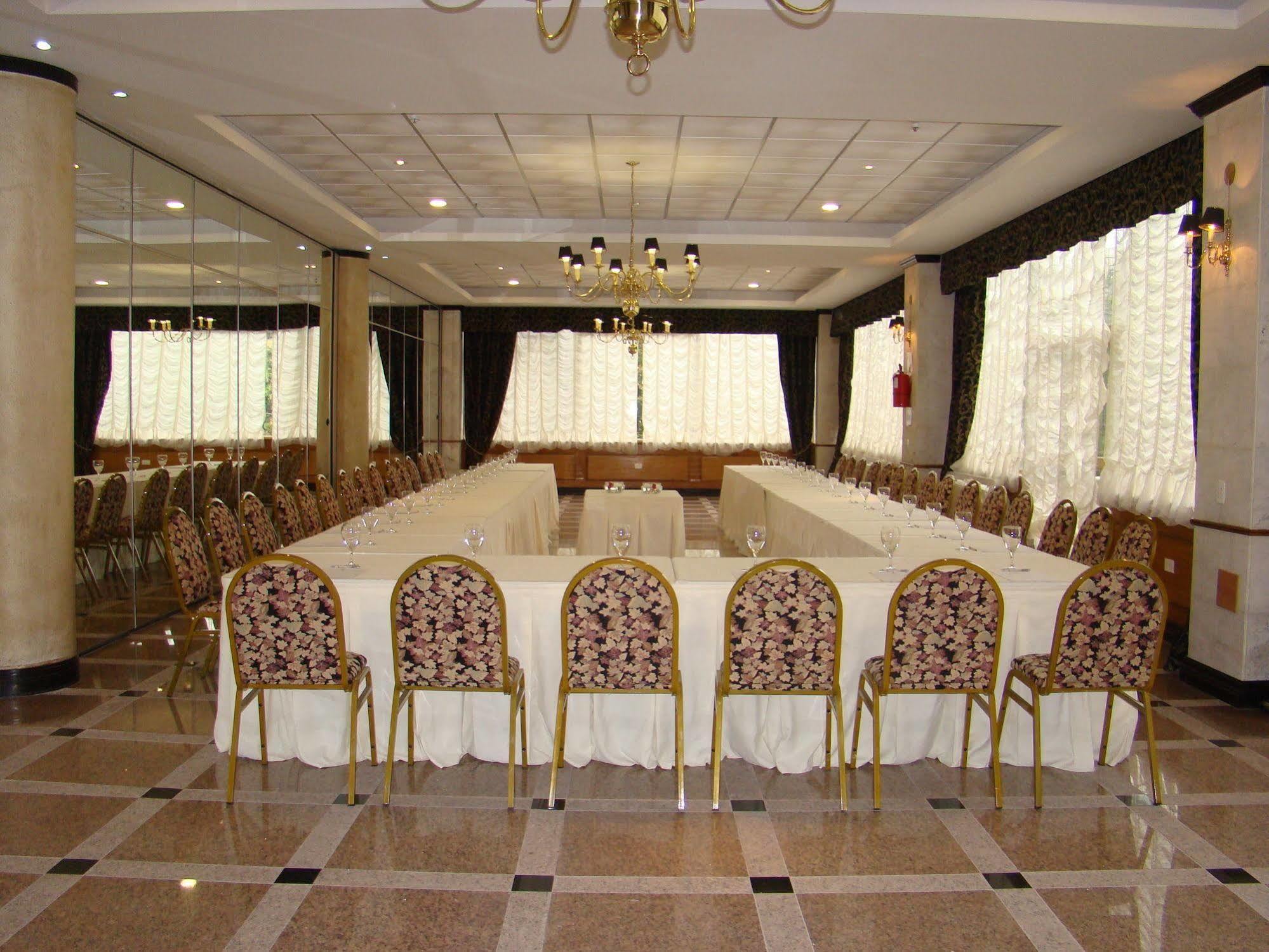 Отель Ramada By Wyndham Buenos Aires Висенте-Лопес Экстерьер фото