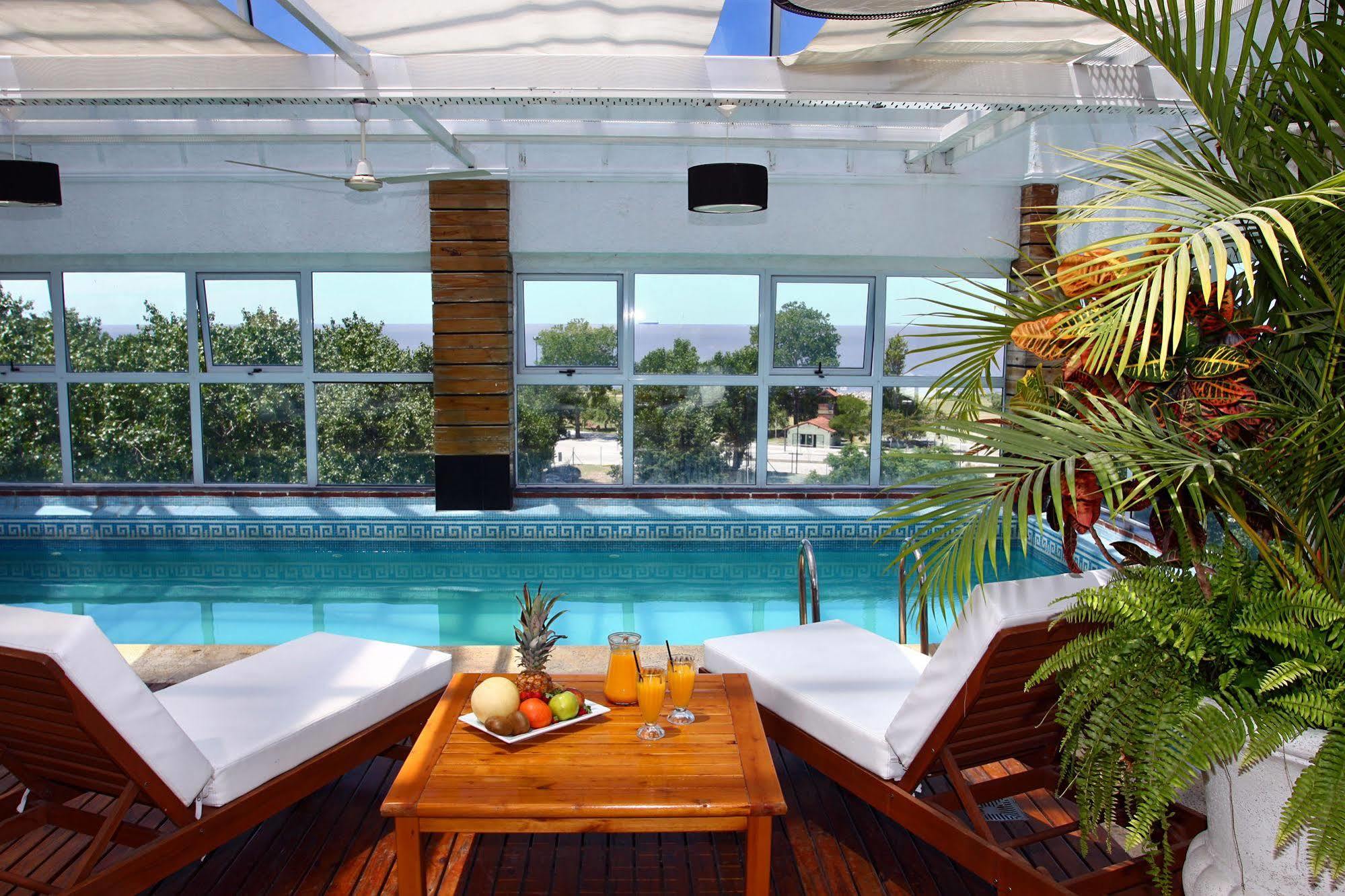 Отель Ramada By Wyndham Buenos Aires Висенте-Лопес Экстерьер фото