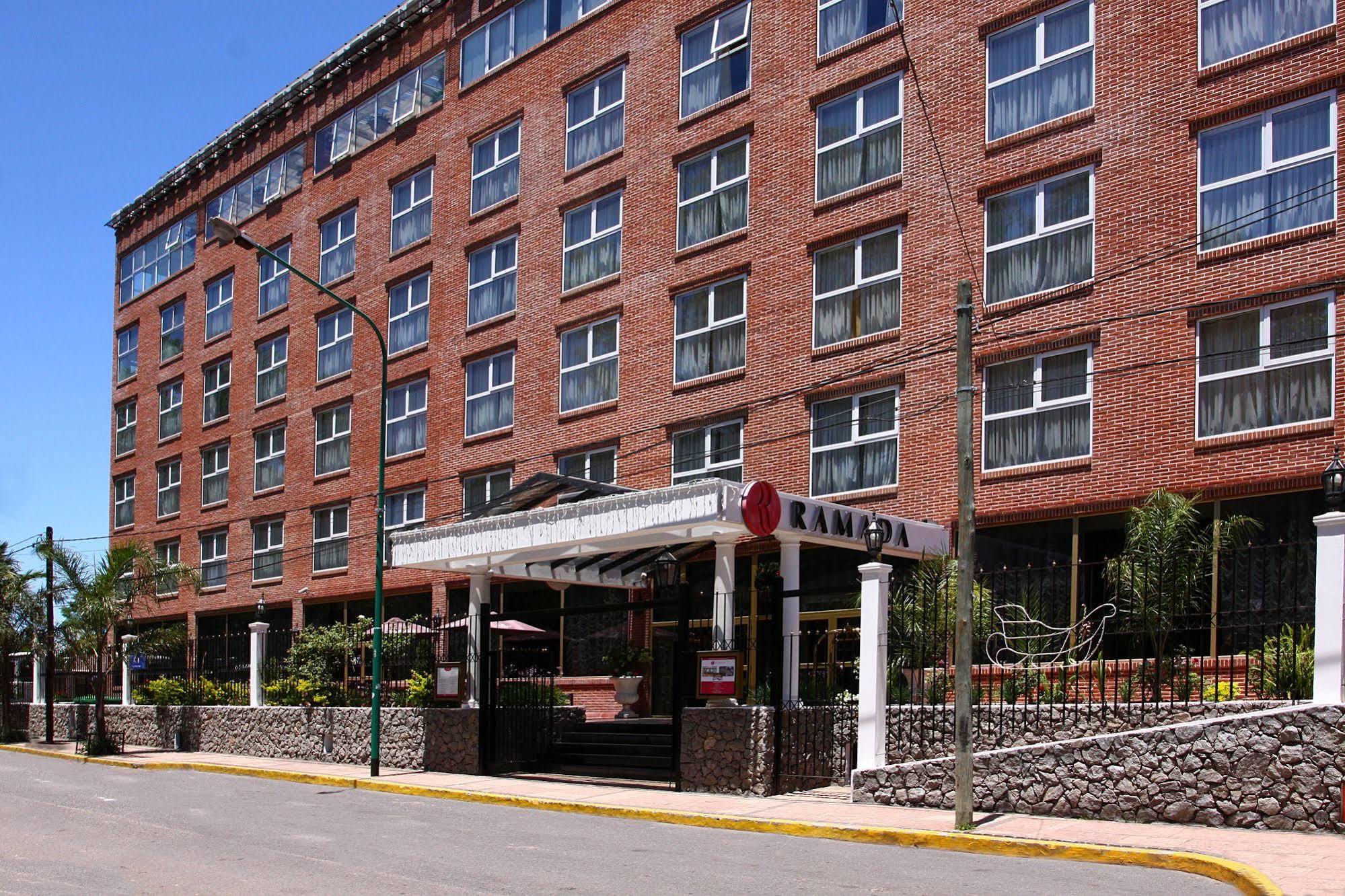 Отель Ramada By Wyndham Buenos Aires Висенте-Лопес Экстерьер фото
