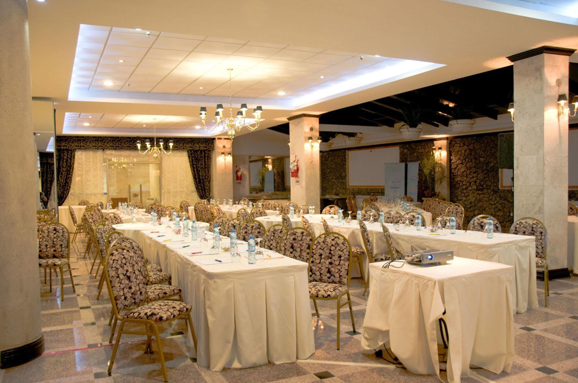 Отель Ramada By Wyndham Buenos Aires Висенте-Лопес Экстерьер фото